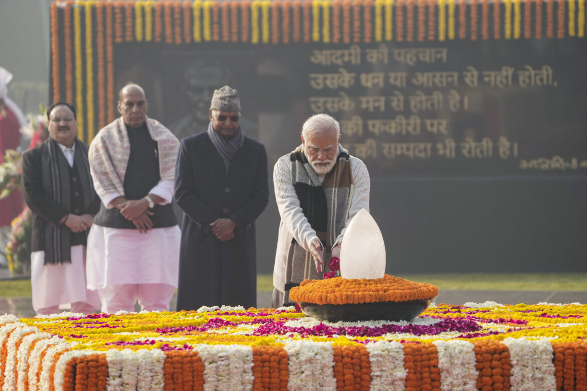 अटल बिहारी वाजपेयी की जयंती, पीएम समेत कई नेताओं ने सदैव अटल जाकर किया नमन