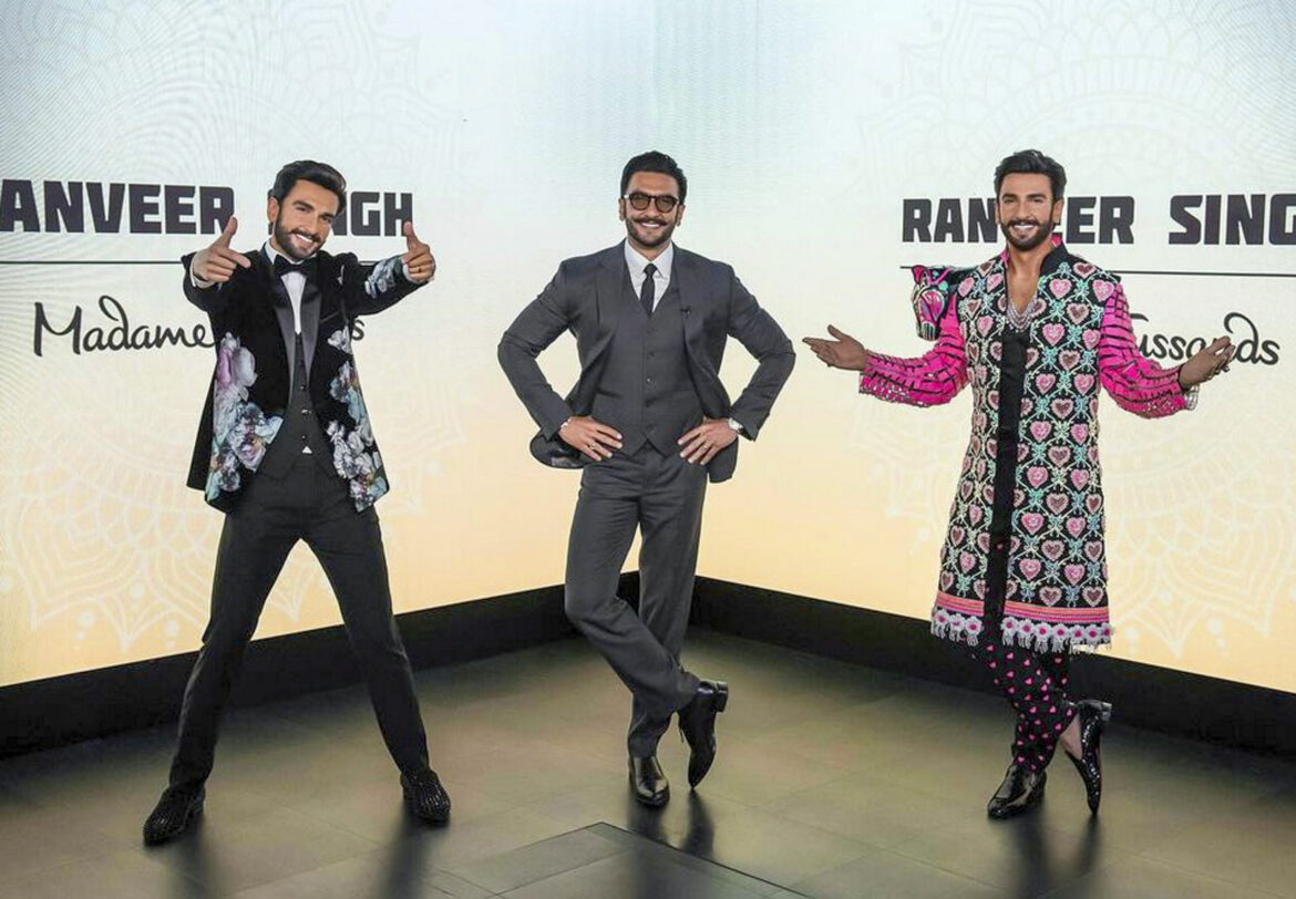 अभिनेता रणवीर सिंह ने अपने मोम के पुतले का अनावरण किया