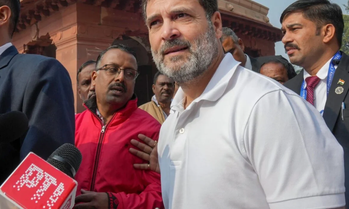 150 विपक्षी सांसदों को बाहर फेंकने पर कोई चर्चा क्यों नहीं ?-राहुल गांधी