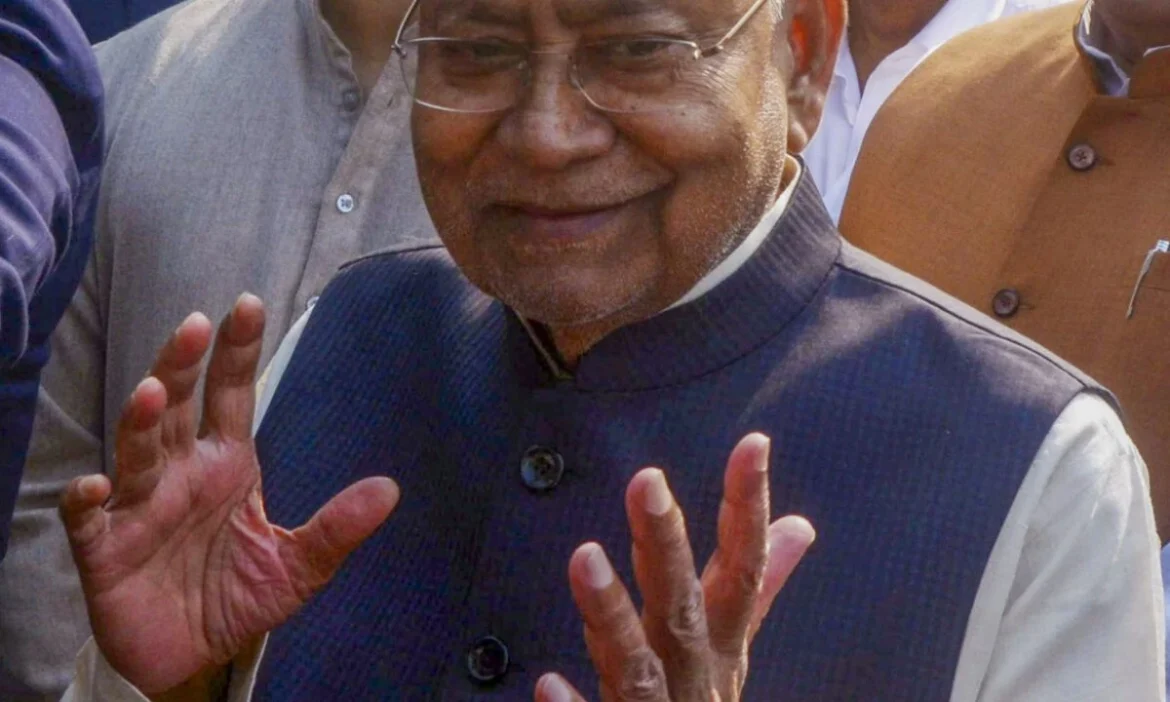 साढ़े 3 लाख संविदा शिक्षकों को मिलेगा सरकारी कर्मचारी का दर्जा