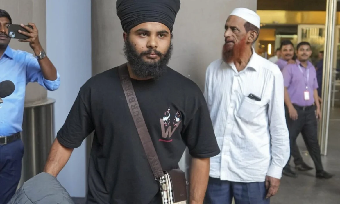 4 दिन से फ्रांस में बंधक बने 276 यात्रियों की वतन वापसी