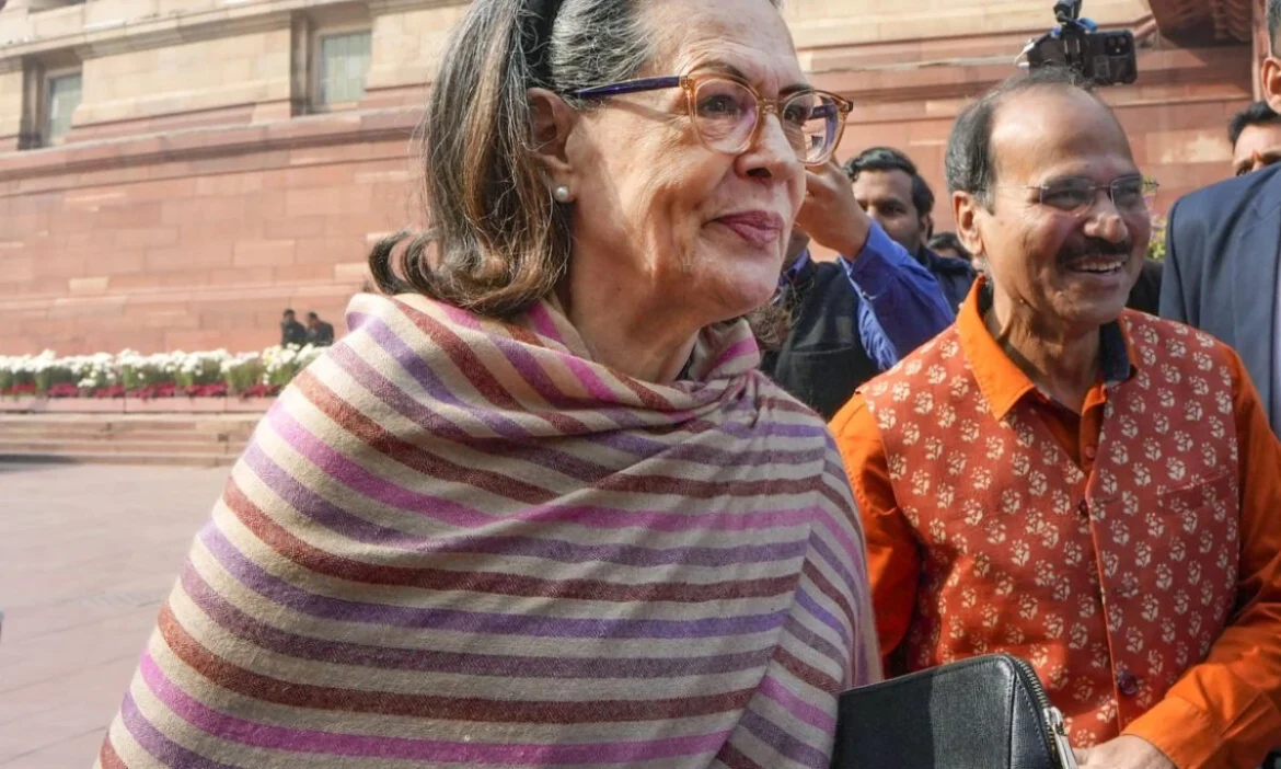 बड़ी संख्या में सांसदों के निलंबन पर बिफरी सोनिया गांधी