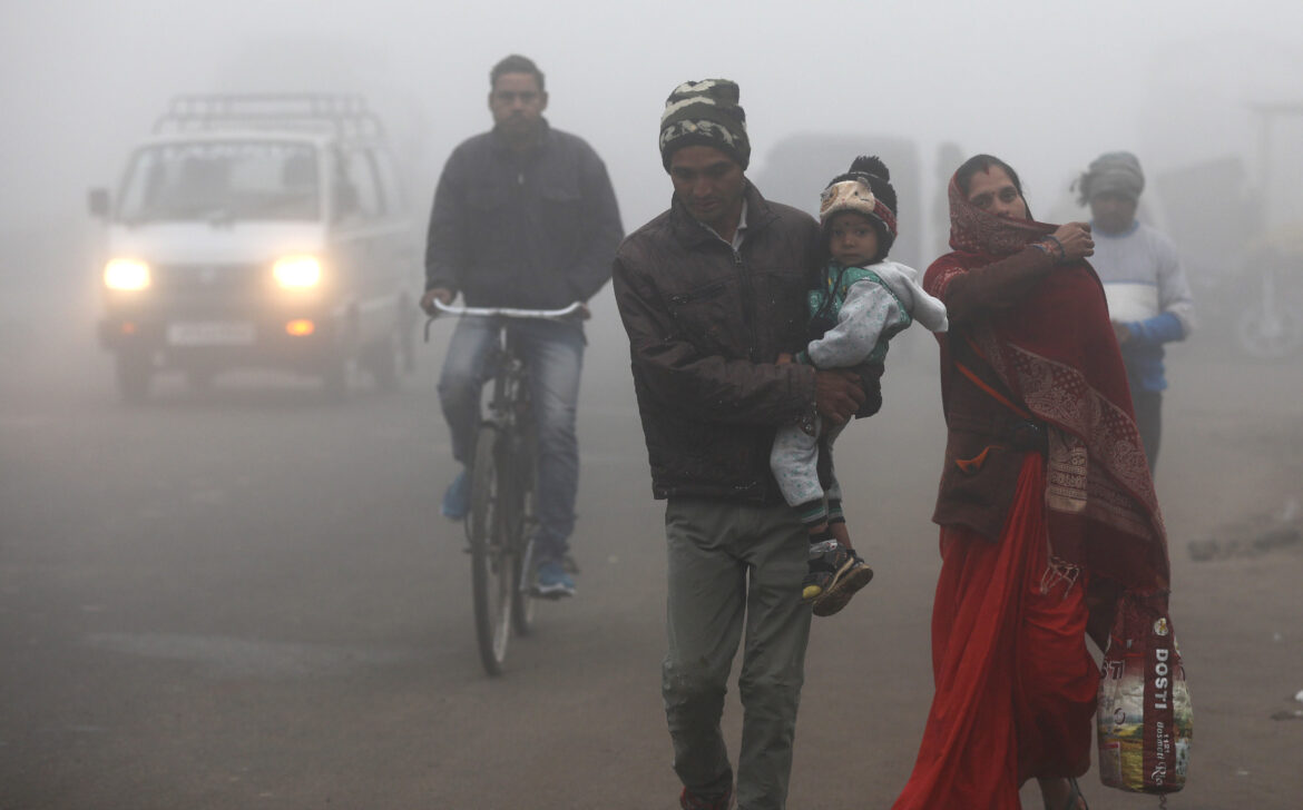 उत्तर भारत में ठंड का कहर जारी, कई राज्यों में बारिश की चेतावनी