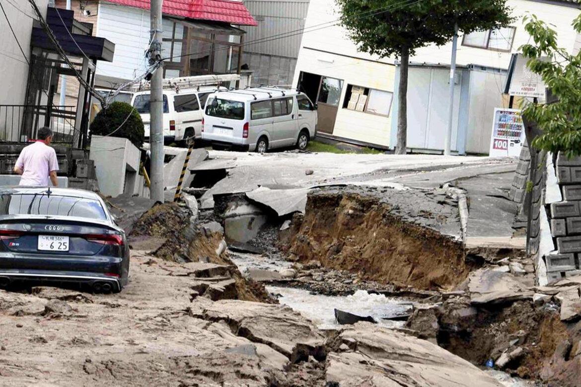 जापान में ज़िंदगी के लिए संघर्ष जारी, भूकंप से अब तक 60 से ज्यादा लोगों की मौत