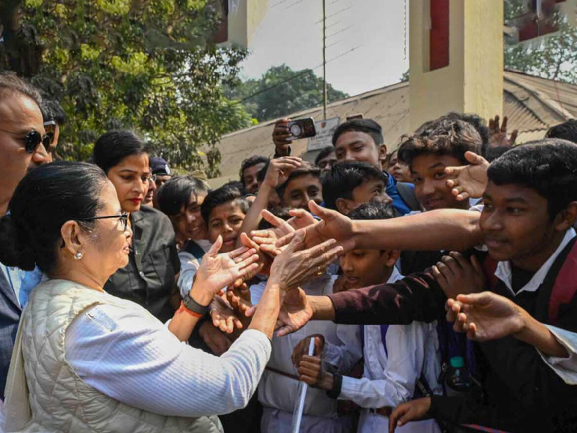 सीएम ममता बनर्जी ने की जोनो संजोग यात्रा, उत्तर बंगाल में ममता ने की पदयात्रा