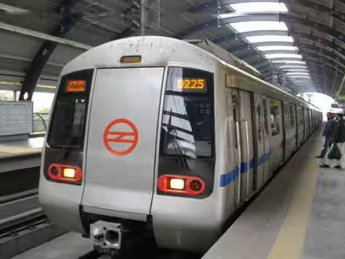 किसान आंदोलन को देखते हुए दिल्ली मेट्रो के 8 स्टेशनों के गेट बंद, सुबह से ही कर दिए गए बंद