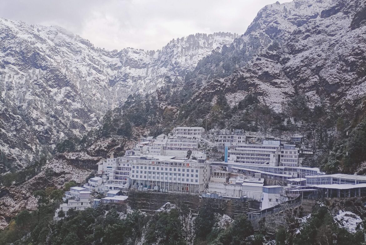 Heavy snowfall in Vaishnodevi