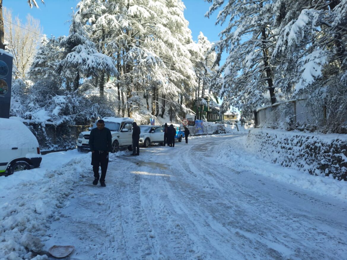 कश्मीर में शीतलहर से लोगों को मिली कुछ राहत, घाटी में न्यूनतम तापमान कई डिग्री रहा नीचे