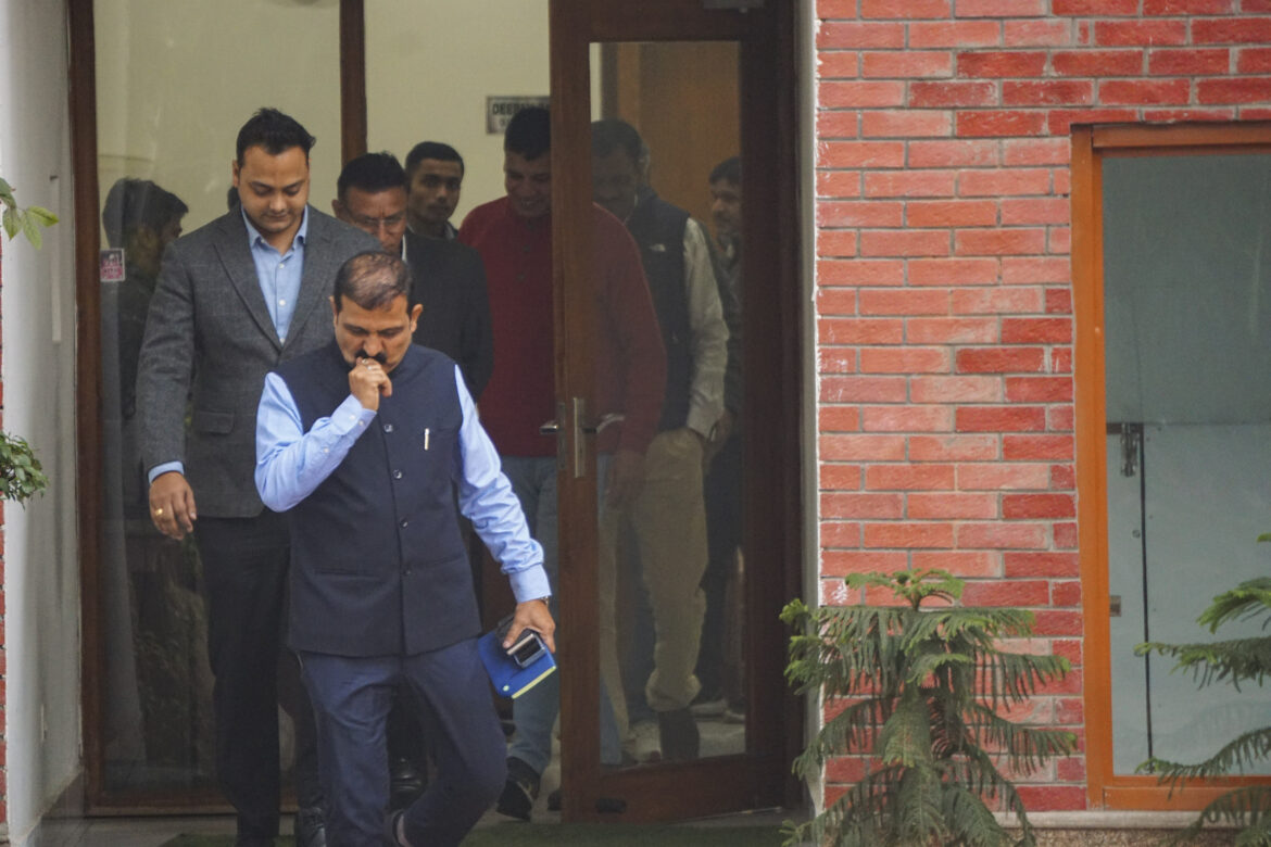 Crime branch team reached Minister Atishi