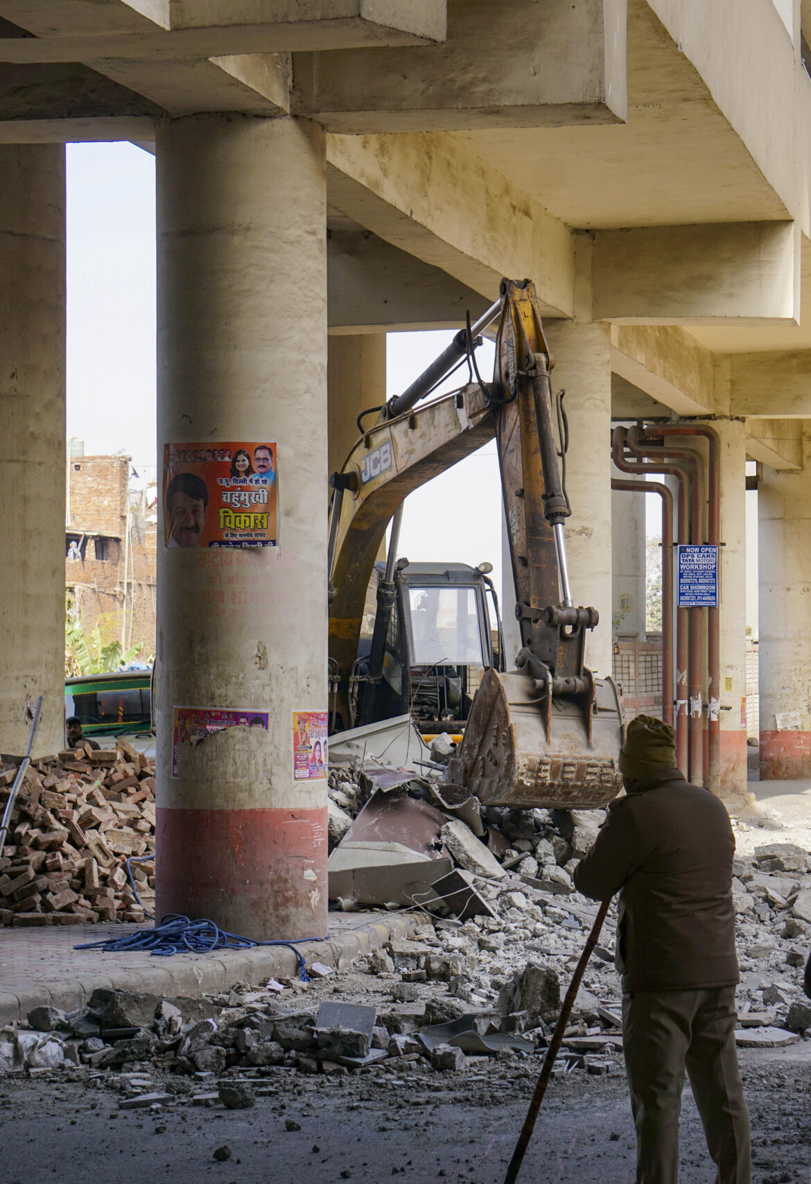 पिंक लाइन गोकुलपुरी मेट्रो स्टेशन का एक हिस्सा गिरा, 1 की मौत, हादसे में 4 लोग घायल