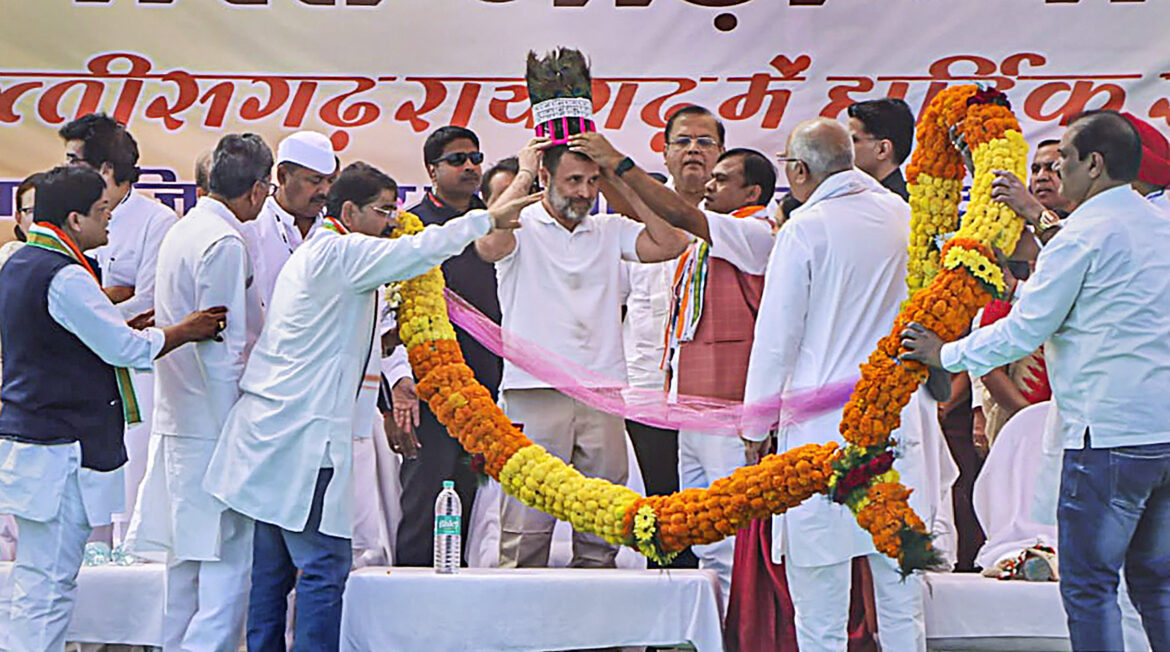 देश के लोगों को नहीं मिल रहा रोजगार, राहुल गांधी, अडाणी और अंबानी कमा रहे मुनाफा