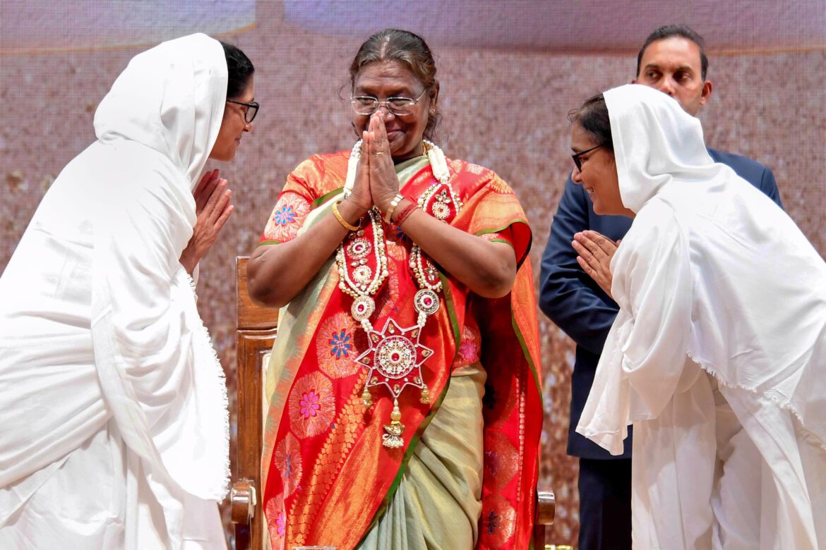 राष्ट्रपति मुर्मू ने लोगों को जीवन जीने का बताया तरीका, विश्व में परेशानियों के मिल सकते हैं हल