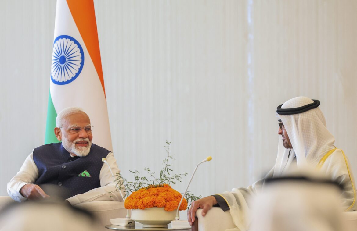 यूएई के दौरे पर पीएम, दोनो देशों के बीच हुए कईं समझौतों पर हस्ताक्षर