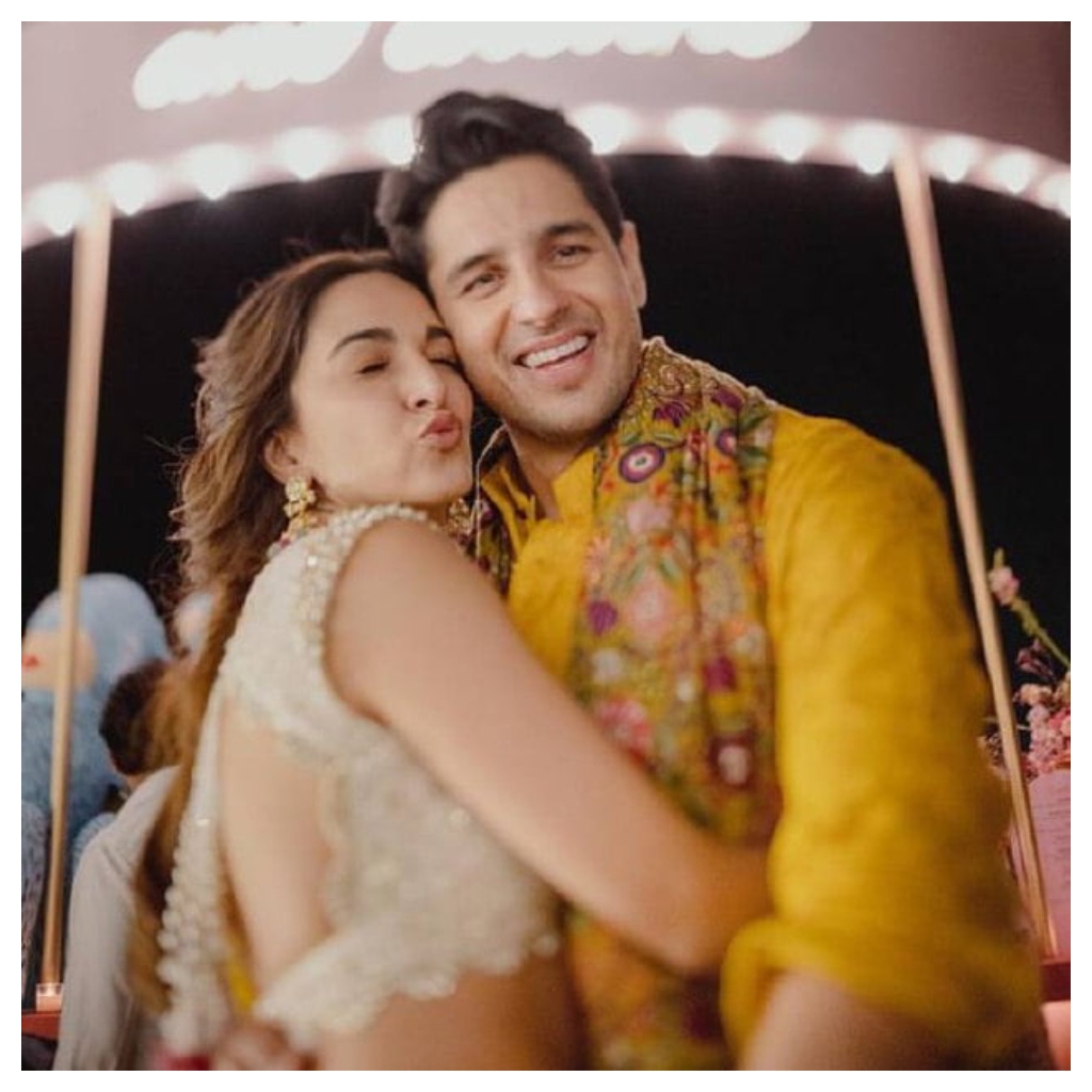 पार्टनर के साथ इन 5 तरीकों से रिश्ते को बनाएं मजबूत - Live Times