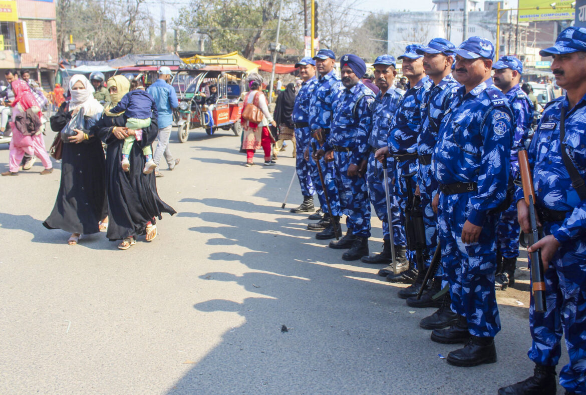 बंगाल में TMC नेता की गिरफ्तारी को लेकर हिसंक प्रदर्शन, धारा 144 लागू, संदेशखाली में हिंसक प्रदर्शन