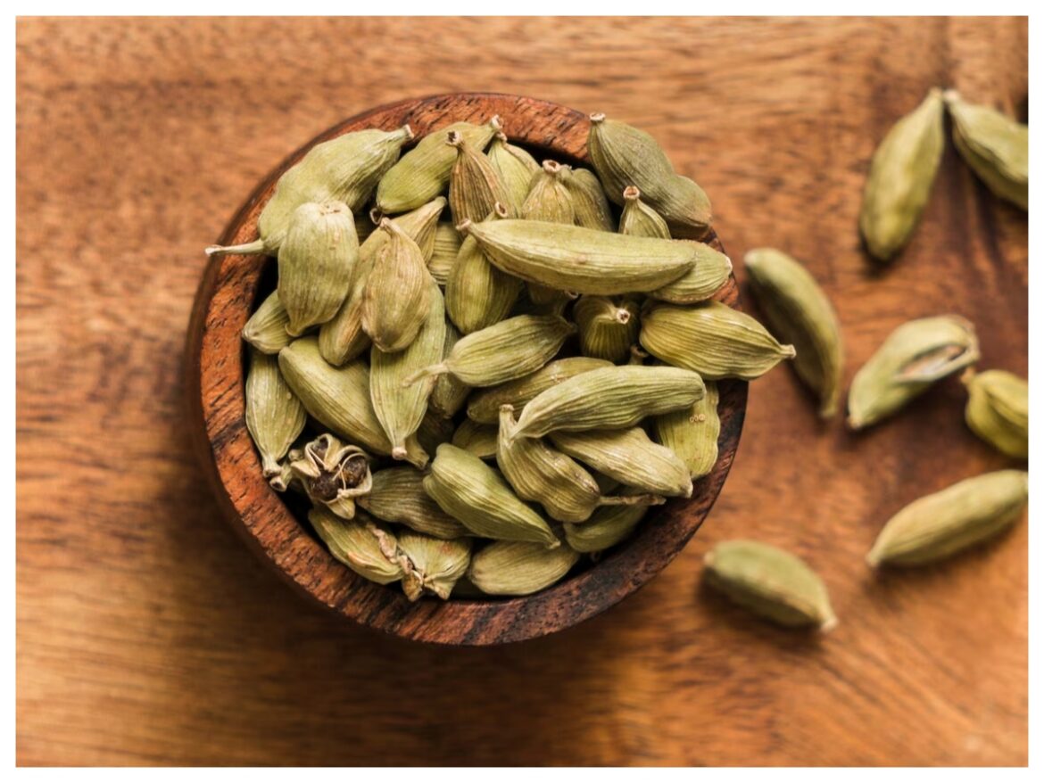 How to get glowing skin with cardamom - Live Times