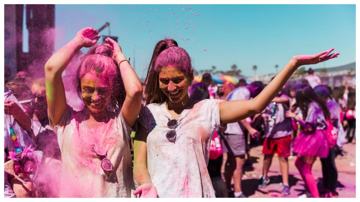 Holi 2024: मेंटल हेल्थ का रंगों से क्या है कनेक्शन? जानिए