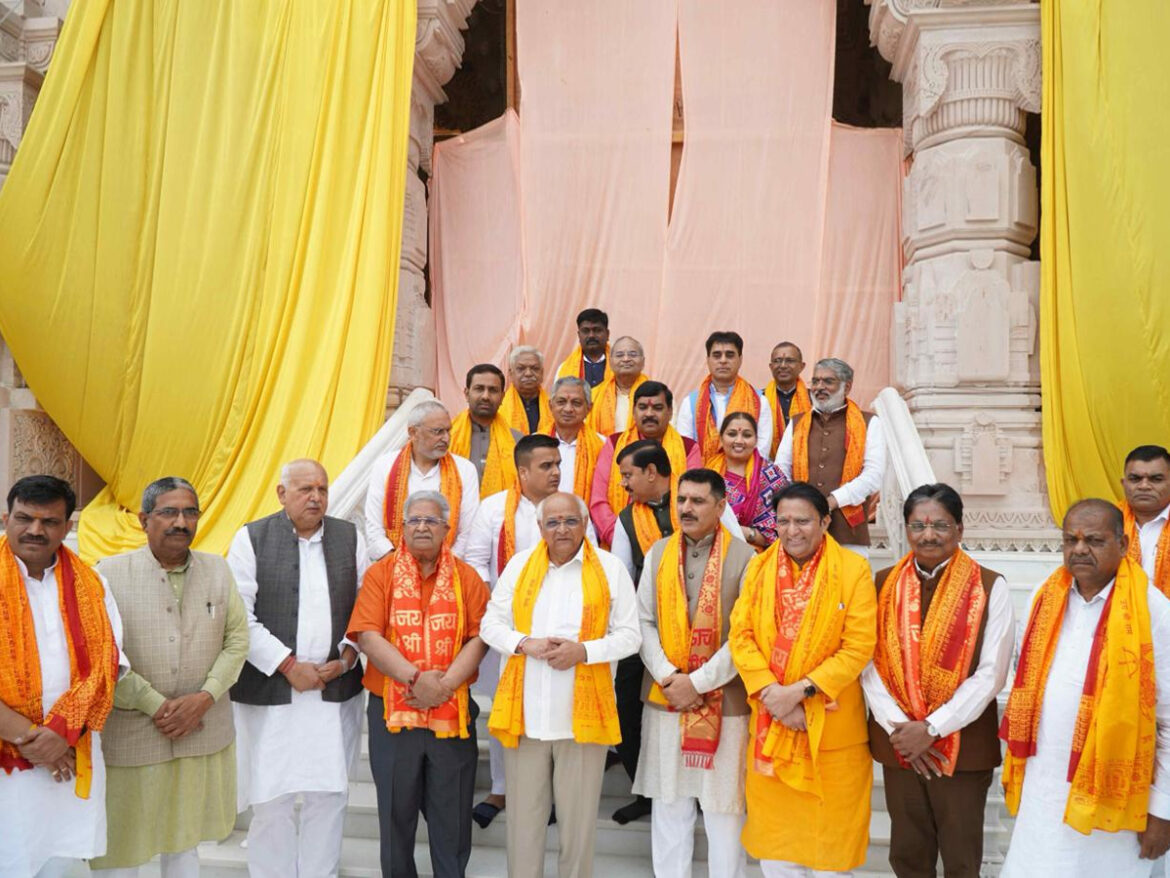 Gujarat CM and ministers visite Ramlala