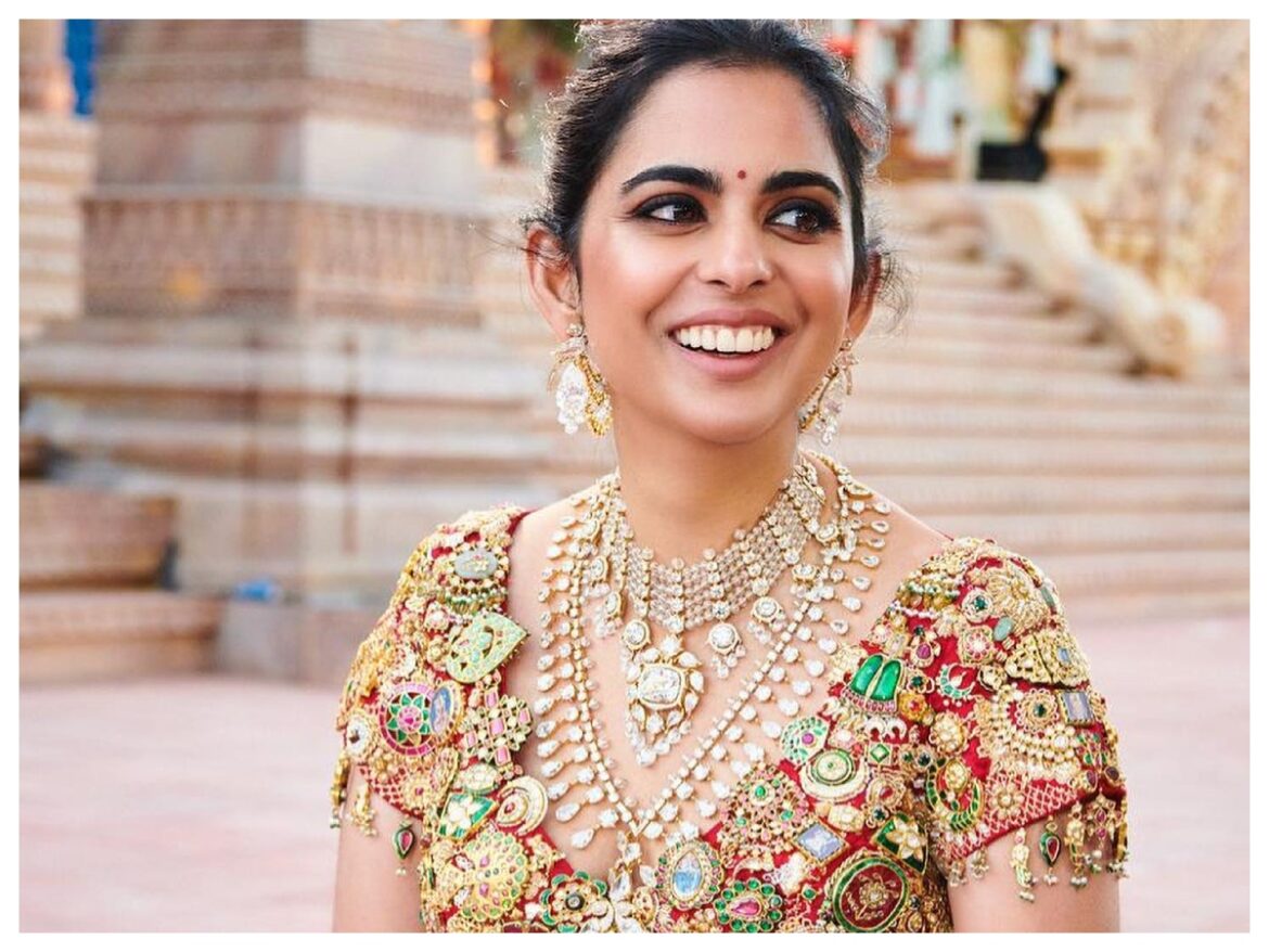 Isha Ambani wore a very special blouse - Live Times