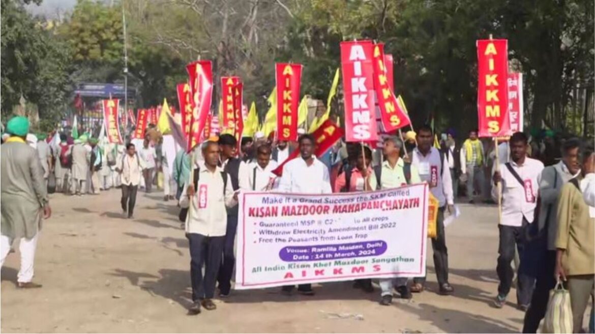 Thousands of farmers gathered in Delhi's Ramlila Maidan