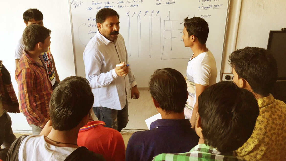 Jitendra Failure Story: गुजरात के जितेंद्र की हार दूसरे छात्रों के लिए बनी सफलता, 1 हजार से ज्यादा छात्रों को मिली अच्छी सरकारी