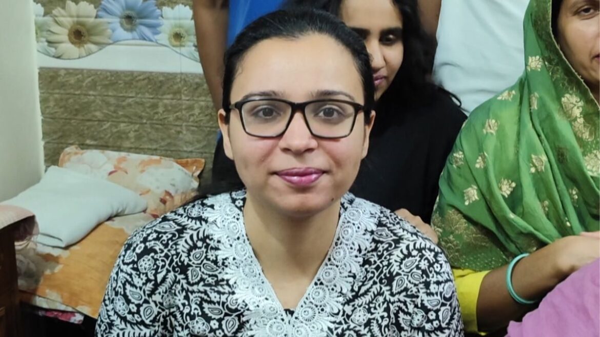 दिल्ली की संजना सेजवाल बनीं RBI एग्जाम की टॉपर, बोलीं मैं बहुत ज्यादा खुश हूं