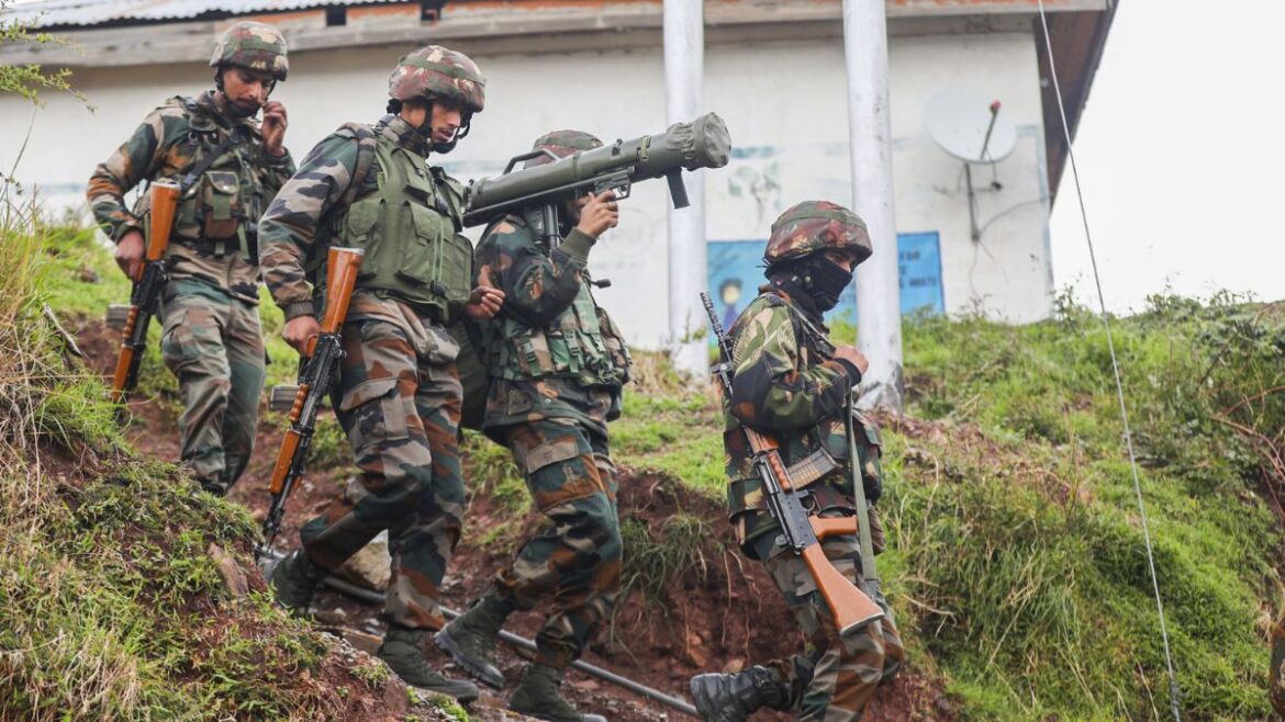 विलेज डिफेंस गार्ड ने आतंकियों से निपटने के लिए मांगी अच्छी सैलरी और हथियार, गार्ड बोले ऑटोमेटिक वेपंस मिलने चाहिए