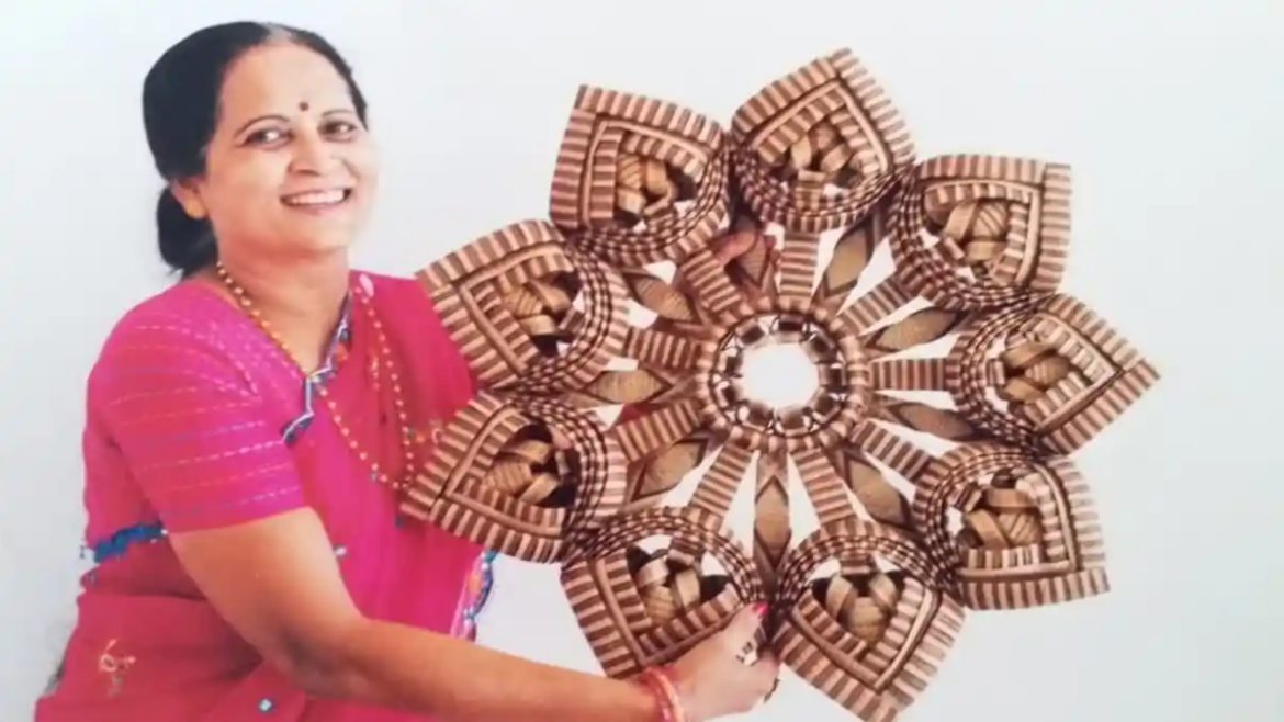 भोपाल की दुर्गा उन्हाले ने सुबबूल की फलियों से बनाई ऐसी कलाकृतियां देखकर आप भी हो जाएंगे हैरान