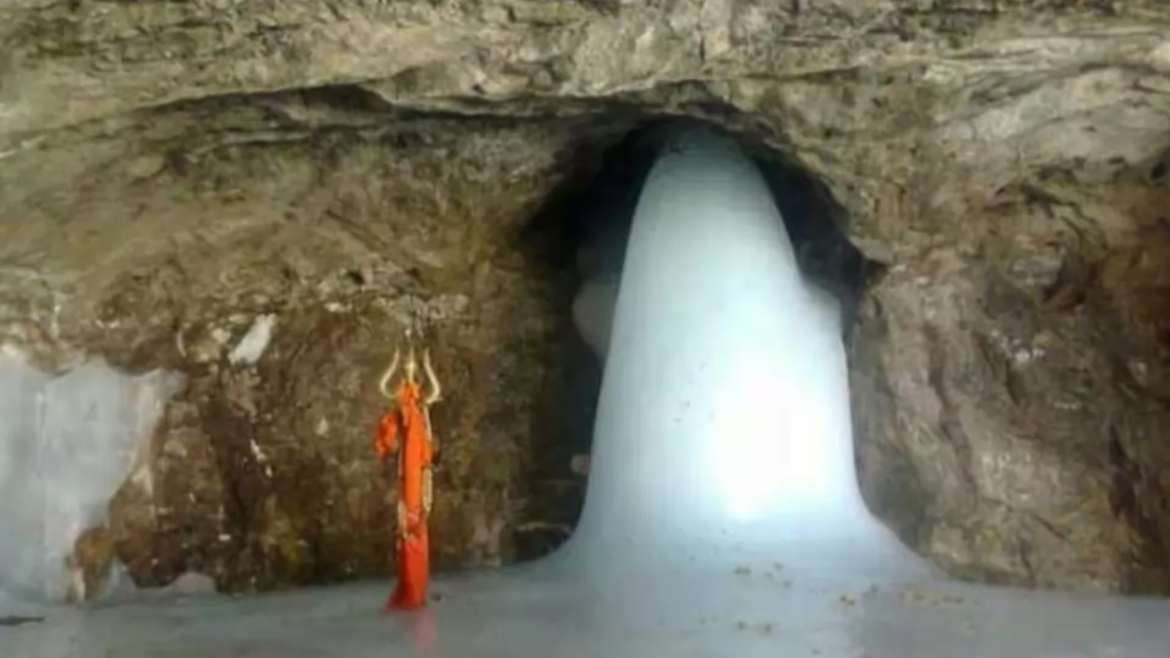 Amarnath Yatra: अमरनाथ गुफा मंदिर के ट्रैक पर बर्फ हटाने का काम शुरू, 29 जून से शुरू होगी यात्रा