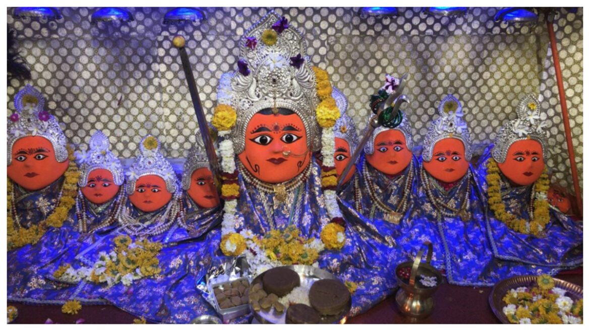 Devi Bagh Mandir: देश के इस मंदिर में नहीं है कोई चारदीवारी, पेड़ पर निवास करती है देवी