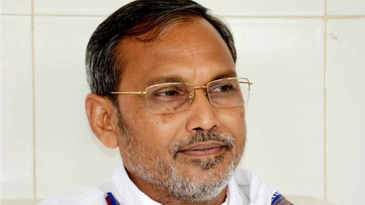 Bihar Katihar Lok Sabha seat candidate Dulal Chandra Goswami auto rickshaw election campaign