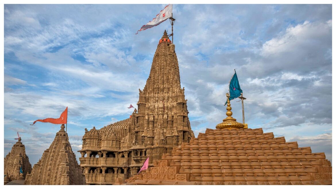 Dwarikadhish Mandir: ये हैं गुजरात के द्वारकाधीश मंदिर से जुड़ी कुछ रोचक बातें