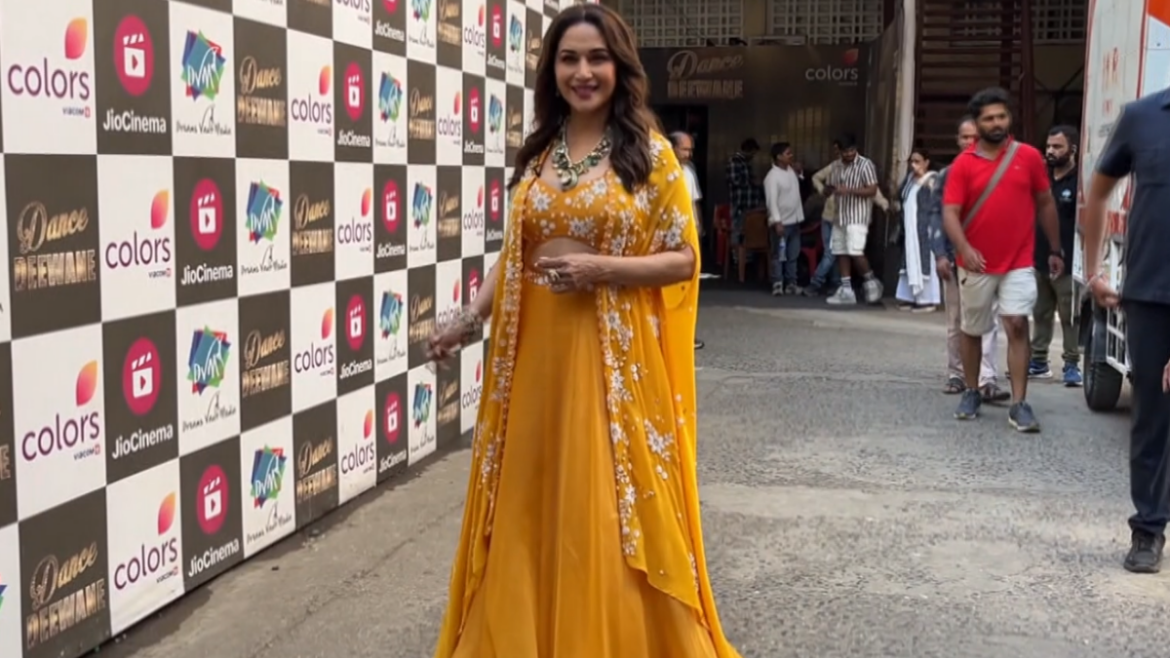 Dance Deewane Set: डांस दीवाने के सेट पर येलो कलर के आउटफिट में नजर आईं माधुरी, लुक ने खींचा सभी का ध्यान