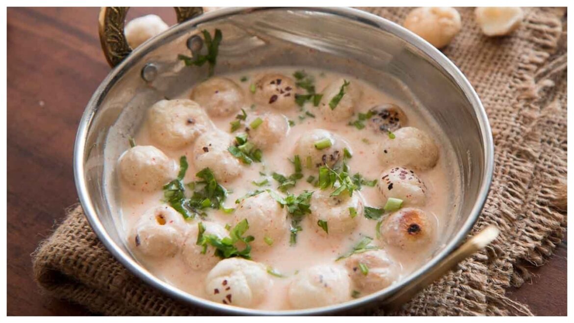 Navratri 2024 Special: नवरात्रि उपवास के लिए सिंपल स्टेप्स में बनाएं मखाना रायता