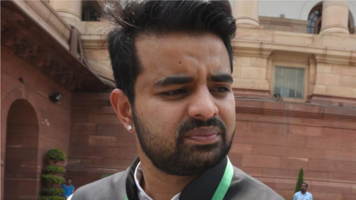 Prajwal Revanna Case: प्रज्वल रेवन्ना के खिलाफ पार्टी ने लिया बड़ा एक्शन, JDS से कर दिया गया निलंबित