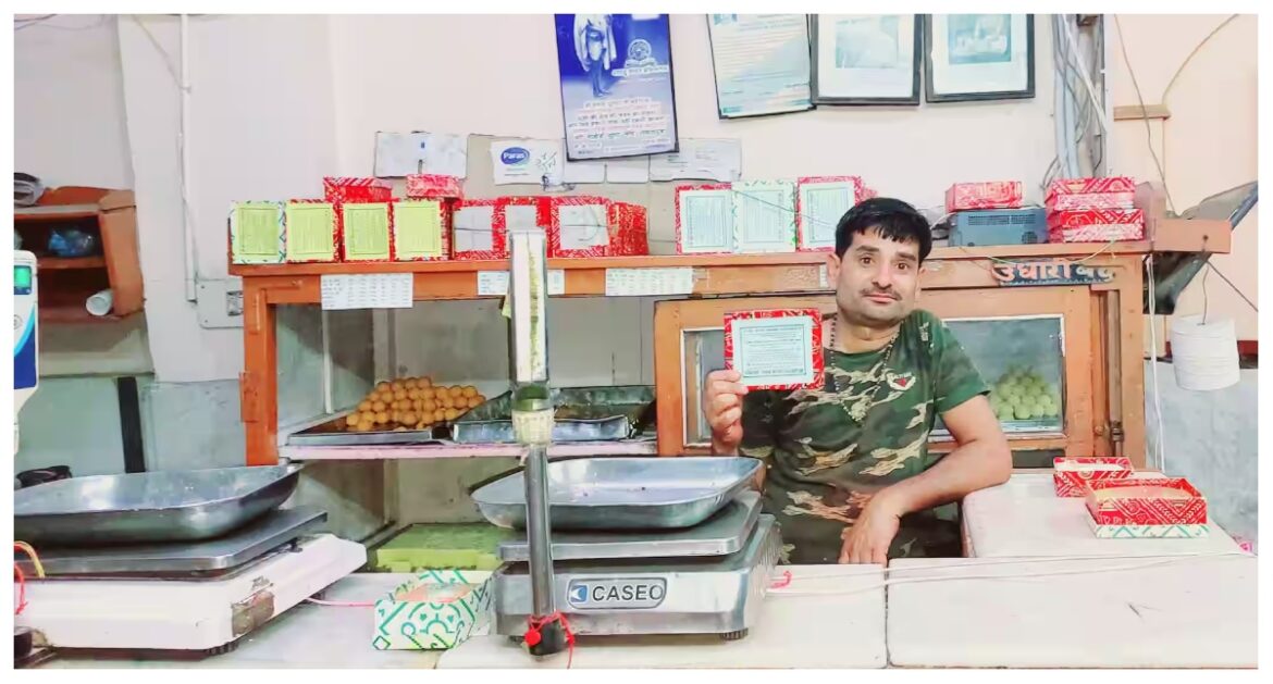 जबलपुर की 95 साल पुरानी ये मिठाई की दुकान बन चुकी है नेताओं की फेवरेट