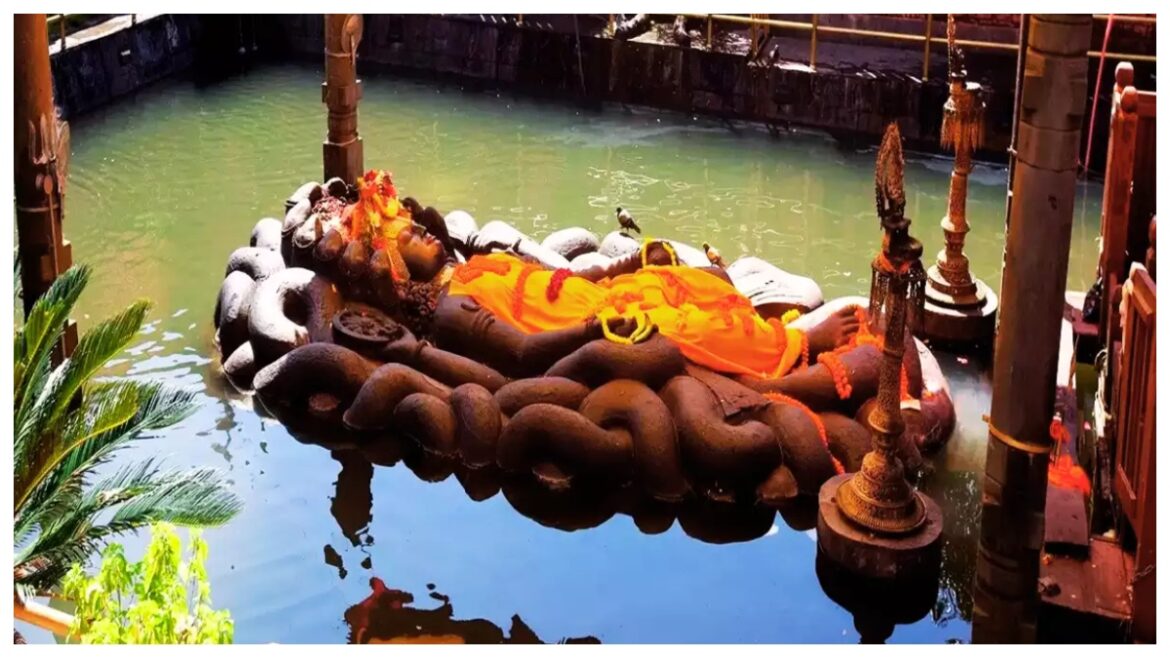 Budhanilkanth Mandir: ये है दुनिया का इकलौता मंदिर, जहां सोई हुई मुद्रा में विराजमान हैं श्रीहरि विष्णु