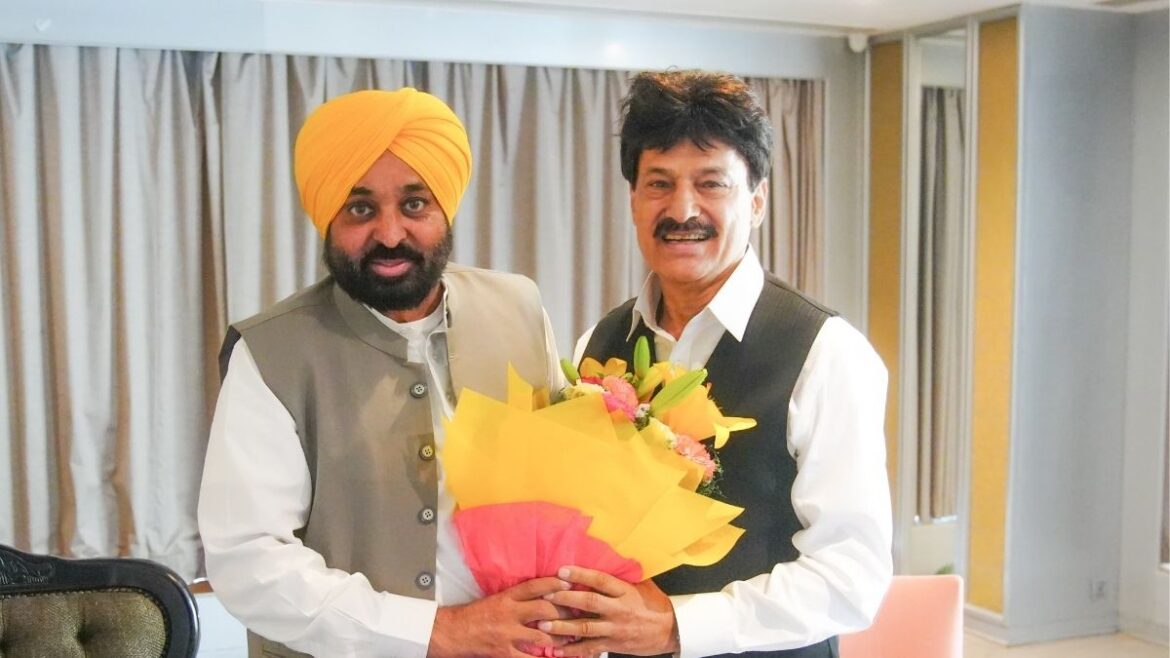 पंजाब की राजनीति में फिर हुआ उलटफेर, BJP नेता स्वर्ण सलारिया AAP में हुए शामिल