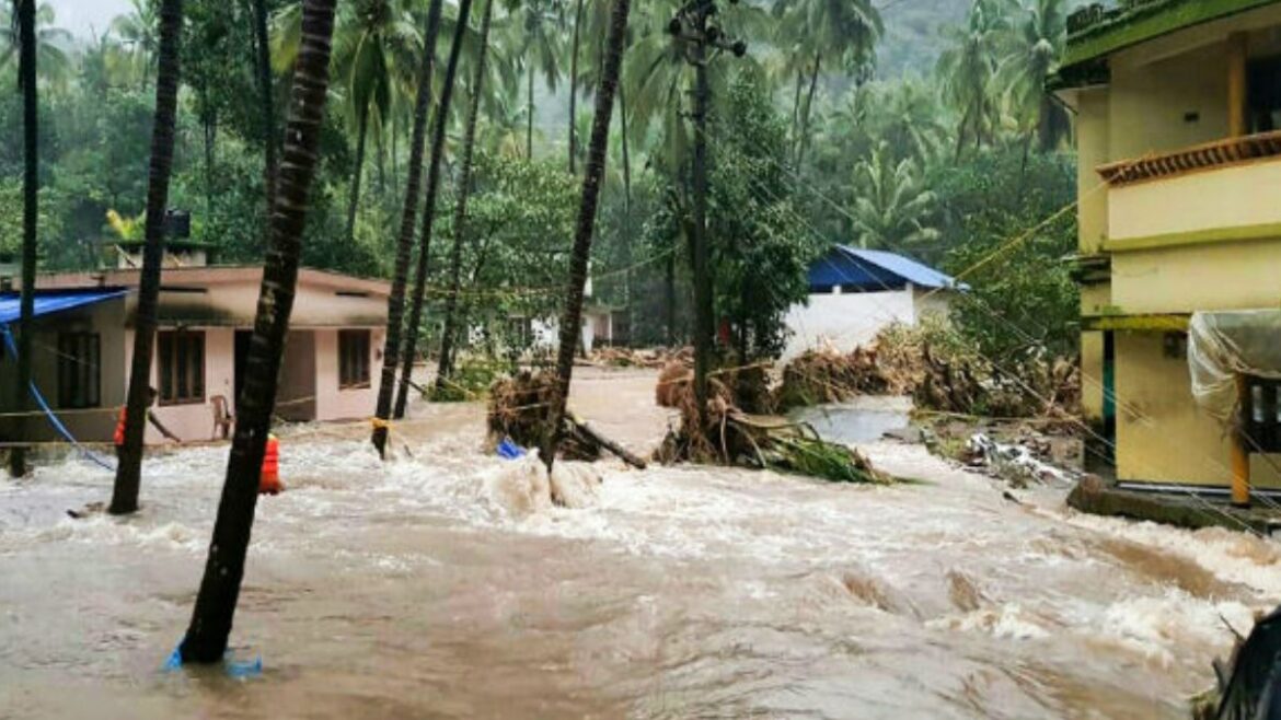 Kerala Weather Updates Heavy rains wreaked havoc water entered houses