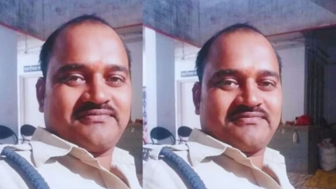 Police Cop crushed by tractor trolley