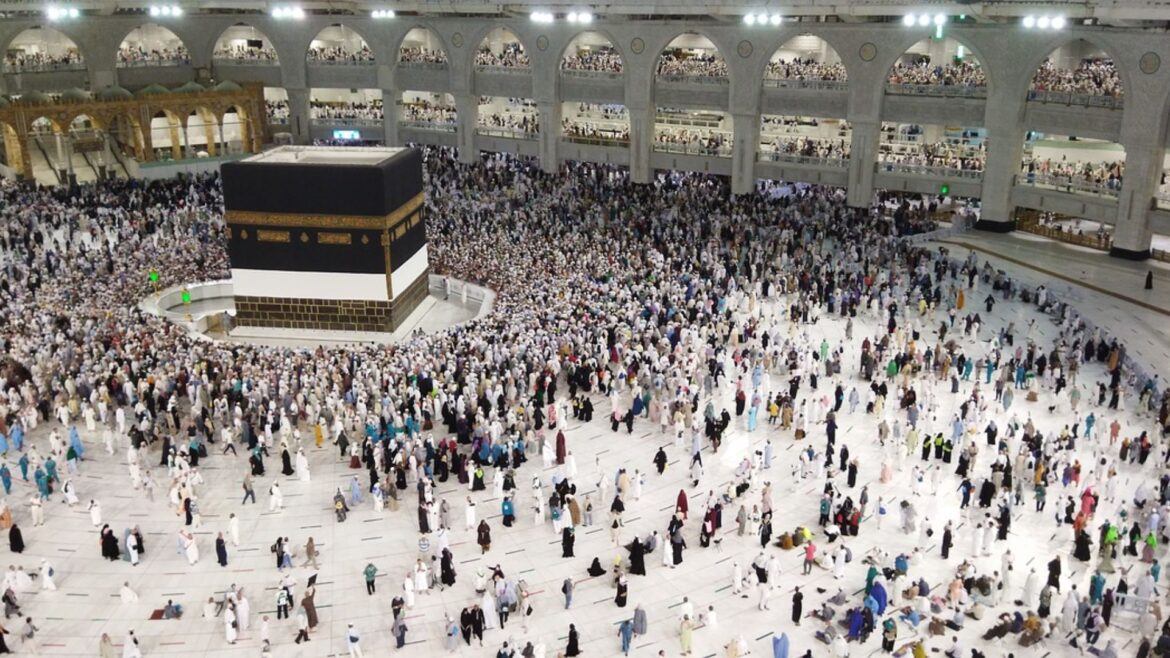 Haj Yatra 2024: हज के लिए रवाना हुआ यात्रियों का पहला जत्था, मुसाफिरों के लिए किए गए पुख्ता इंतजाम