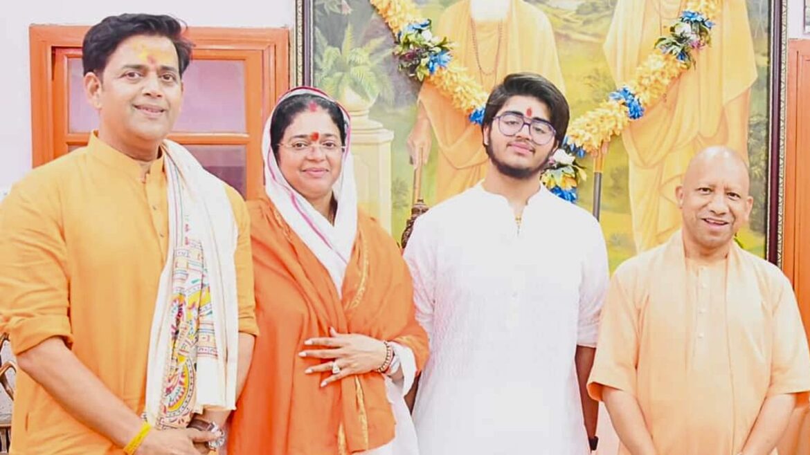 Ravi Kishan Files Nomination