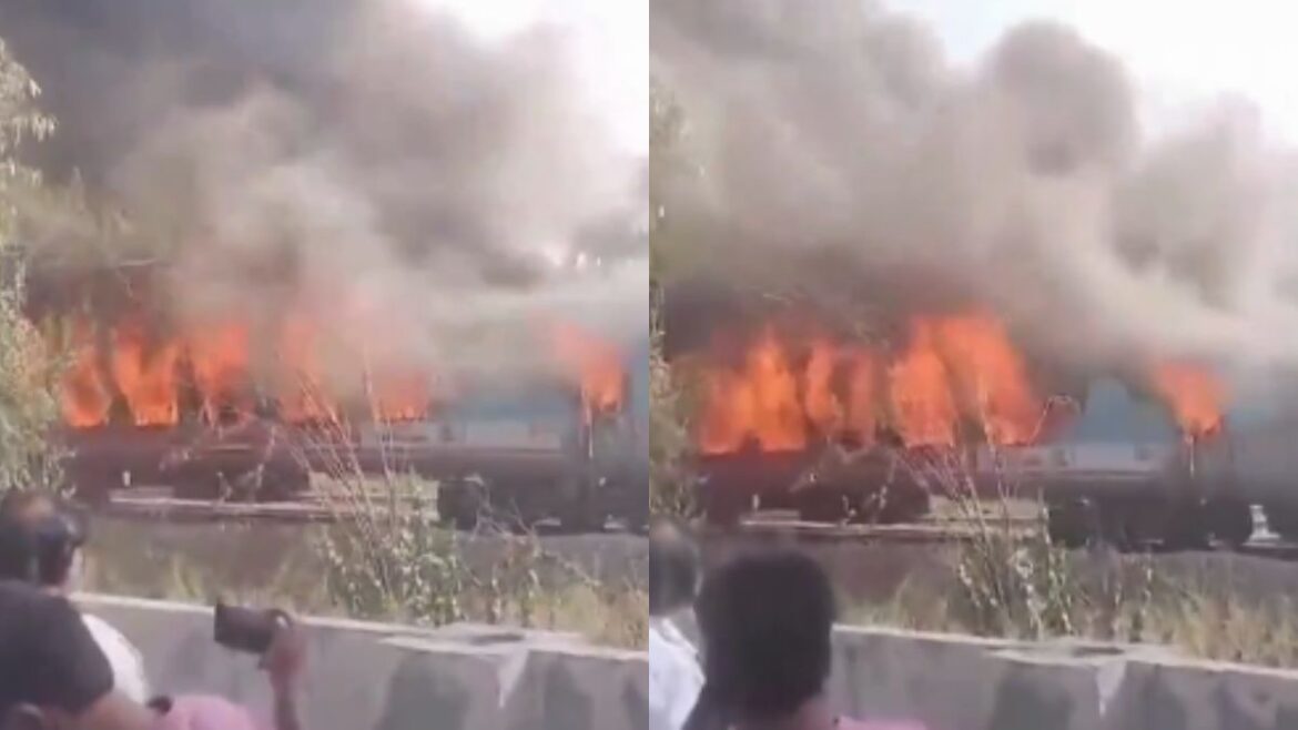 delhi massive fire broke out in four coaches taj express 8 fire engines reached spot