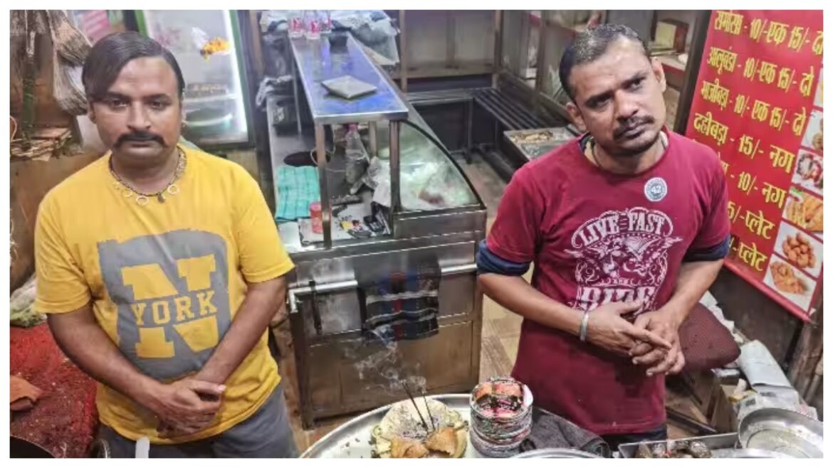 Madhya Pradesh News: जबलपुर में है एक ऐसी अनोखी दुकान, जहां खास अंदाज में तले जाते हैं मंगोड़े