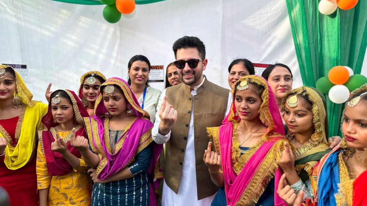 Lok Sabha Election 7th Phase: सातवें चरण में इन दिग्गजों ने डाला वोट, यहां देखें 2024 के लोकतंत्र के पर्व की आखिरी तस्वीरें