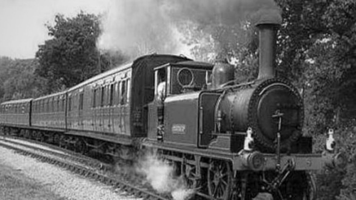 Oldest Train: पटरी पर रफ्तार से भागती है 112 साल पुरानी ये ट्रेन, यहां पढ़िए बूढ़ी ट्रेन की कहानी