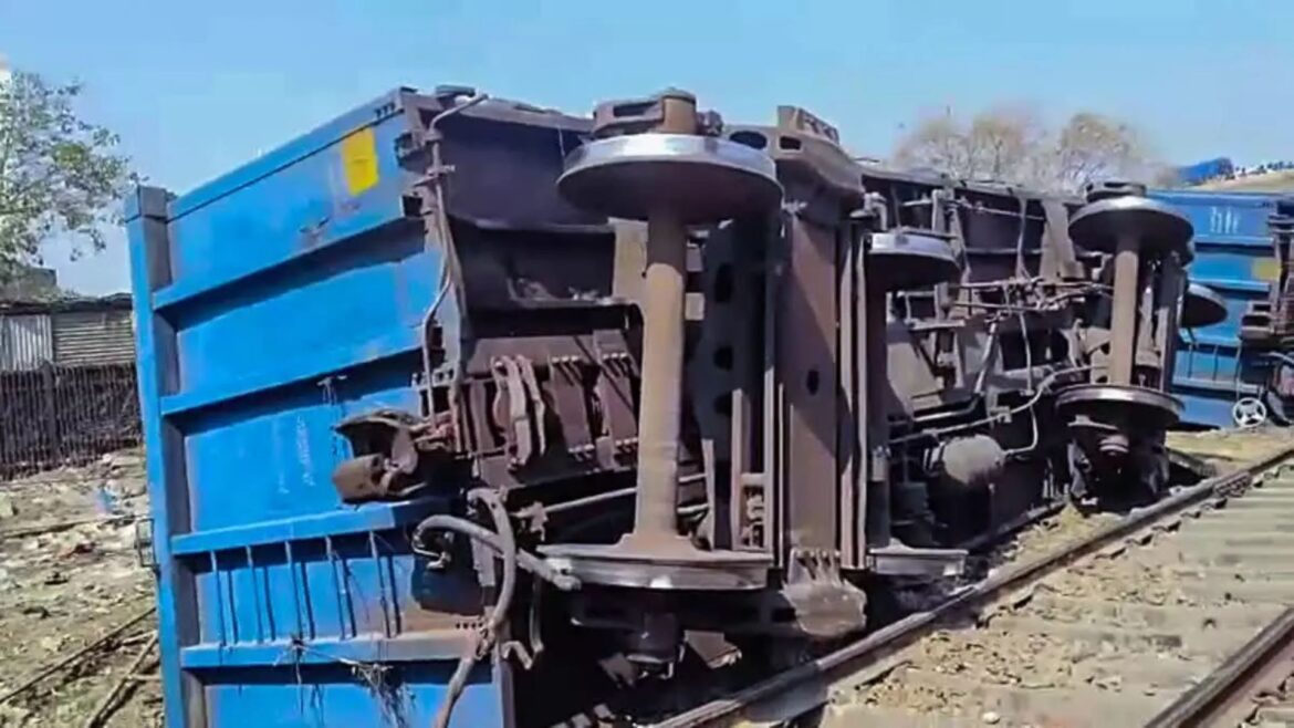 Rail Accident: करनाल में रेलवे ट्रैक पर मिले मालगाड़ी के 7 कंटेनर, ट्रेनों का संचालन रुका, दिल्ली तक पड़ा असर