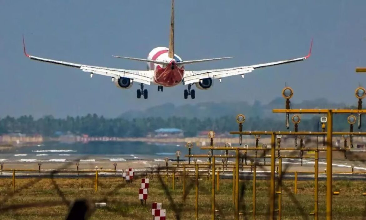 Air India Flight को मिली बम की धमकी, तिरुवनंतपुरम हवाई अड्डे पर लगाई गई Emergency