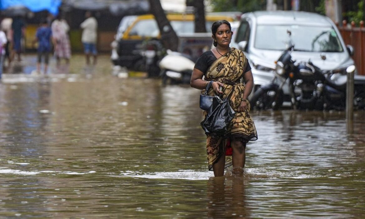 मुंबई समेत महाराष्ट्र के कई शहरों में होगी तेज बारिश, कई इलाकों में बाढ़ आने का खतरा