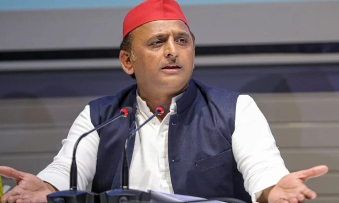 CM योगी के 'लाल टोपी-कर्म काले' वाले बयान पर अखिलेश ने किया पलटवार, बोले-लाल रंग मिलन का है प्रतीक- Live Times